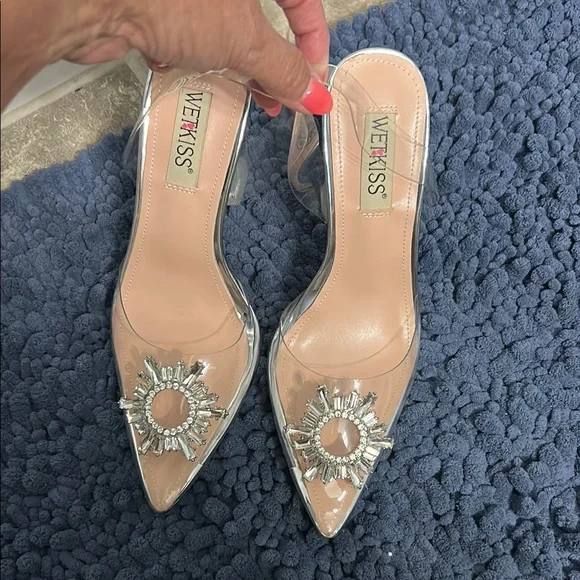 NWOT…WetKiss Silver Stiletto Heels with Rhinestone Embellishments Sz 8 - Picture 1 of 5